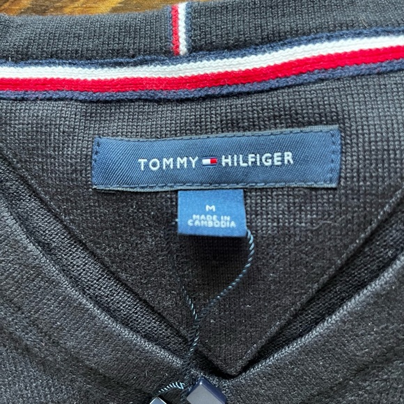 Tommy Hilfiger Black Sweater NWT - Picture 2 of 3